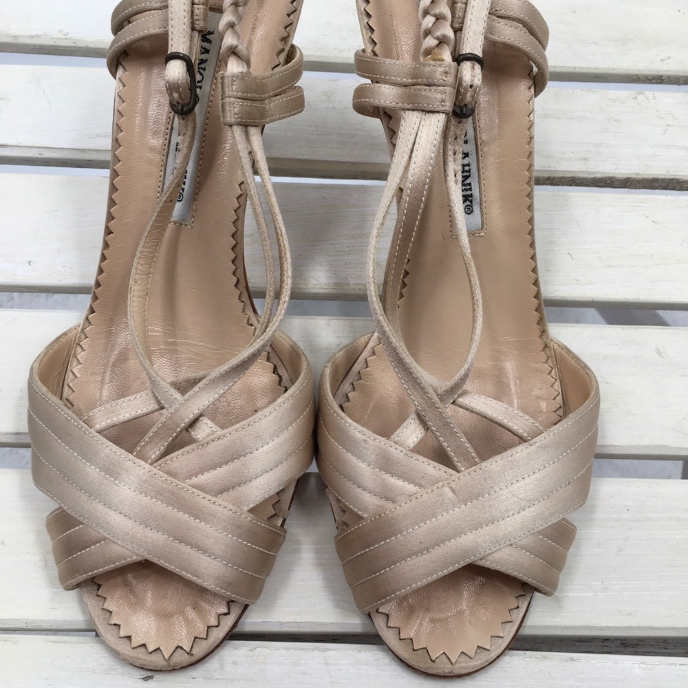 - ⬇️$225 Manolo Blahnik Heels 8 - Picture 9 of 16